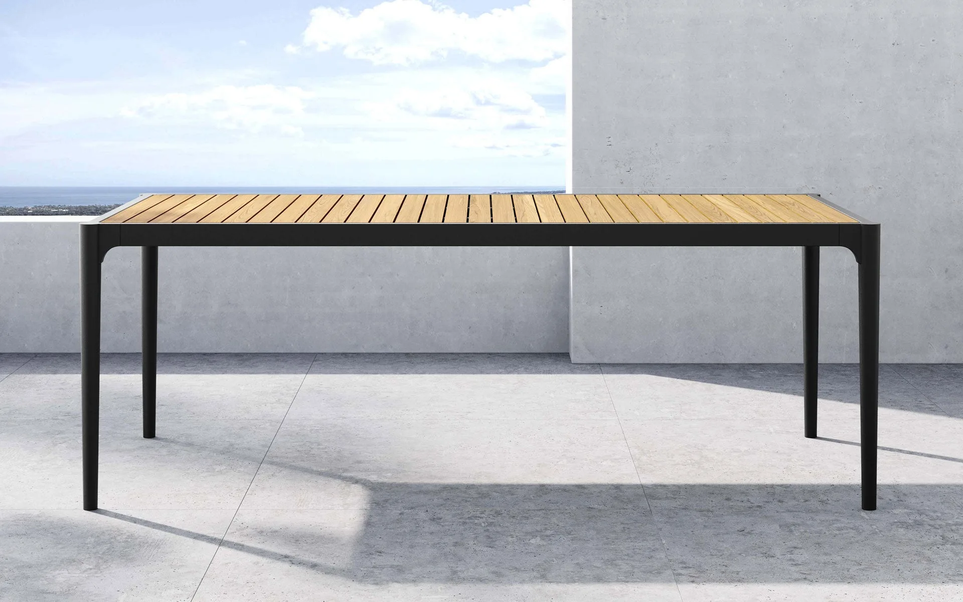 Clifton Outdoor Dining Table en aluminio, color teca